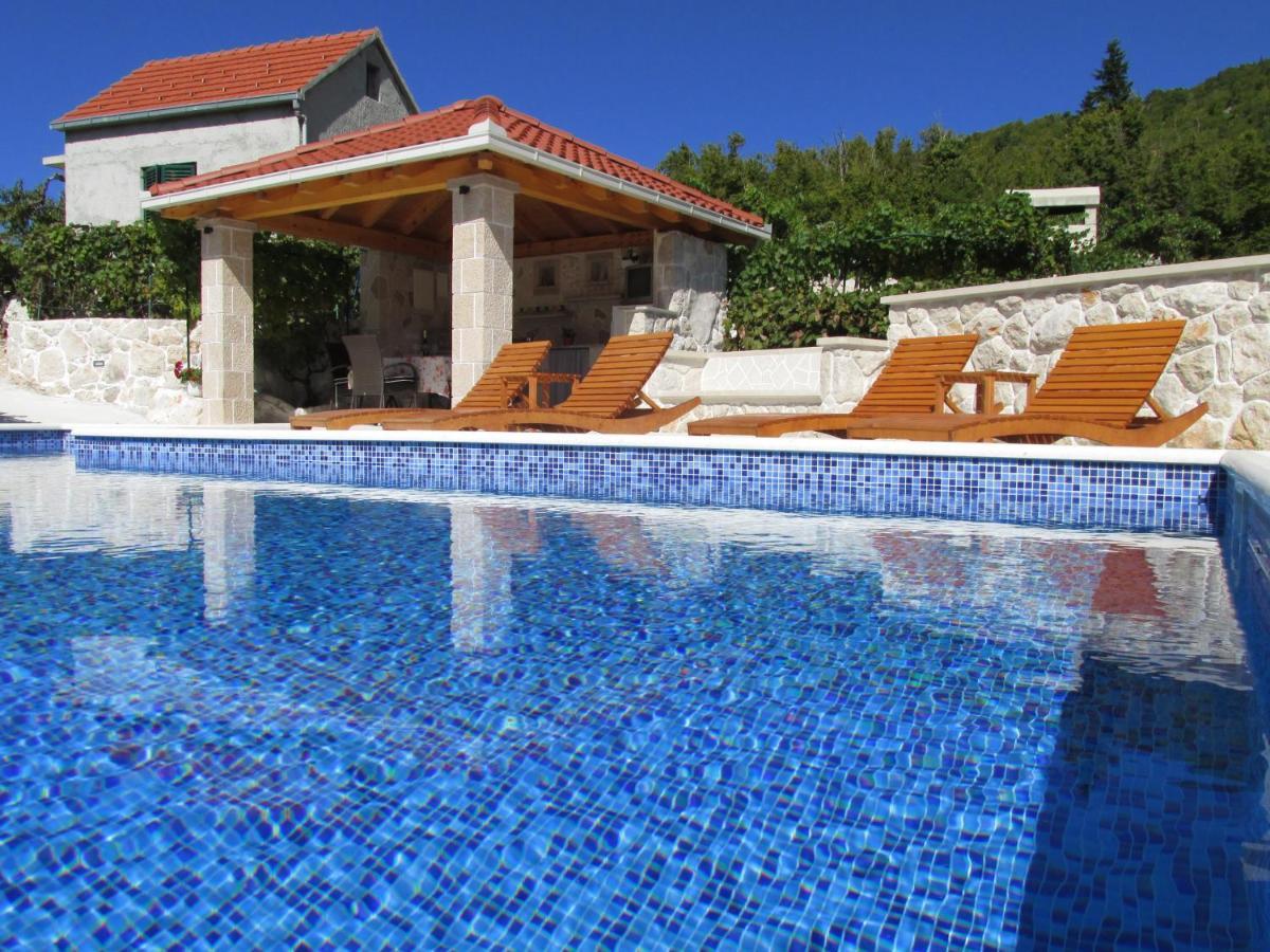Country Home Mocilo, Zagvozd Luaran gambar
