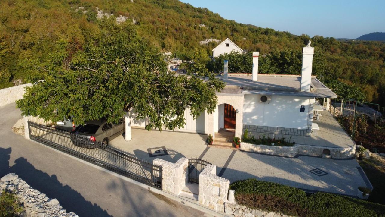 Country Home Mocilo, Zagvozd Luaran gambar